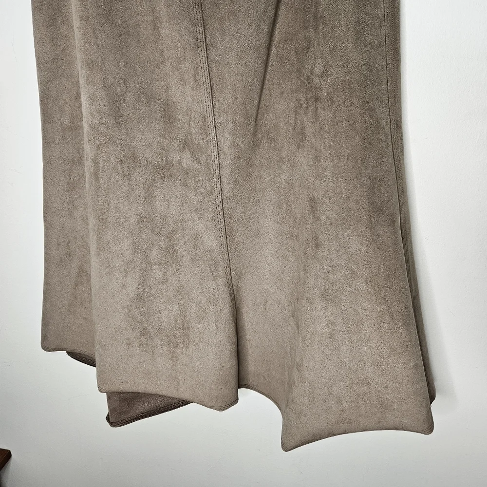 Aritzia Babaton Cecily Faux Suede  A-Line Midi Skirt Sz 4 Taupe Self-tie belt